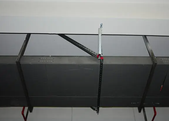 電纜線槽安裝圖片展示，支架托臂標準距離介紹